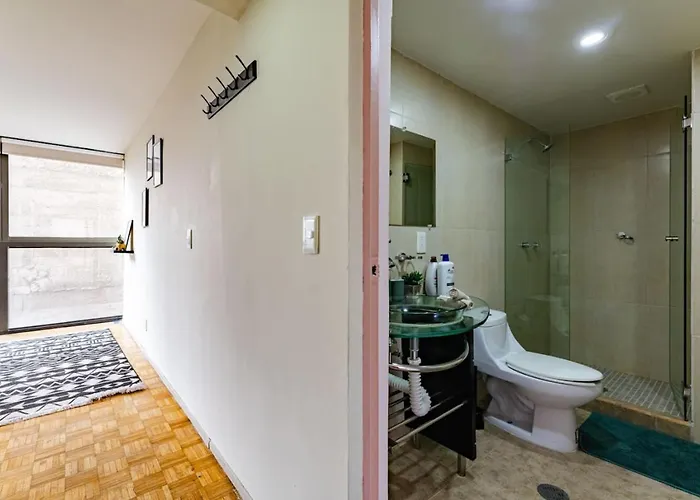 Mid-century Gem Prime Location Near Dining & Shops Apartamento