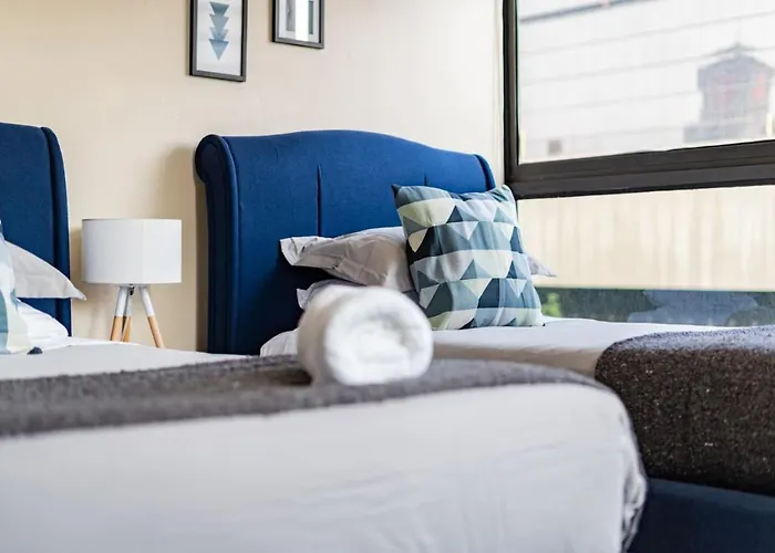 Mid-century Gem Prime Location Near Dining & Shops *