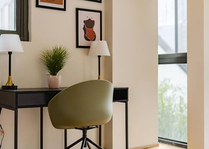 Mid-century Gem Prime Location Near Dining & Shops