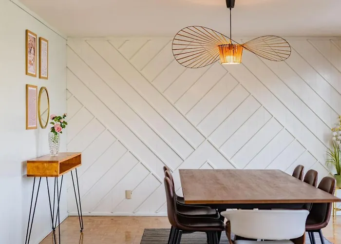 Mid-century Gem Prime Location Near Dining & Shops Apartamento