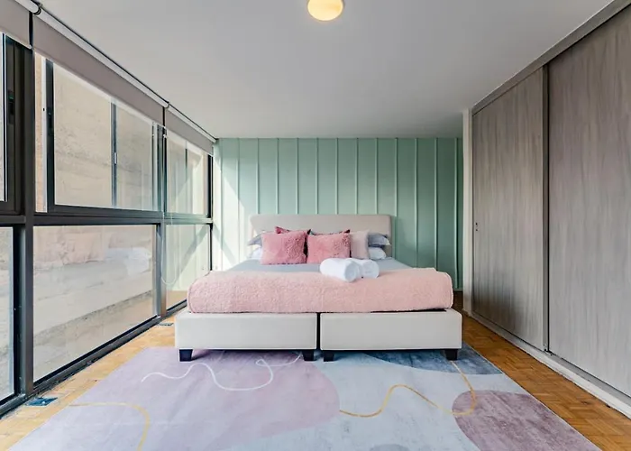 Mid-century Gem Prime Location Near Dining & Shops