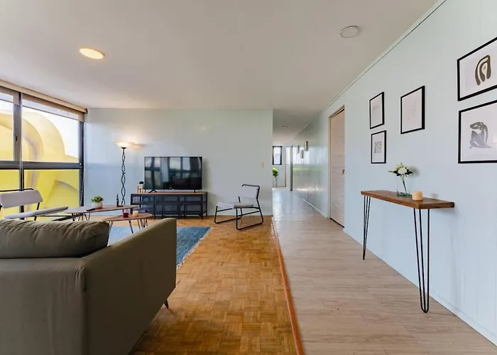 Mid-century Gem Prime Location Near Dining & Shops Apartamento
