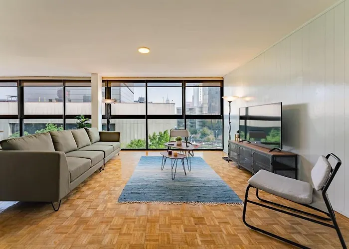 Mid-century Gem Prime Location Near Dining & Shops Apartamento *