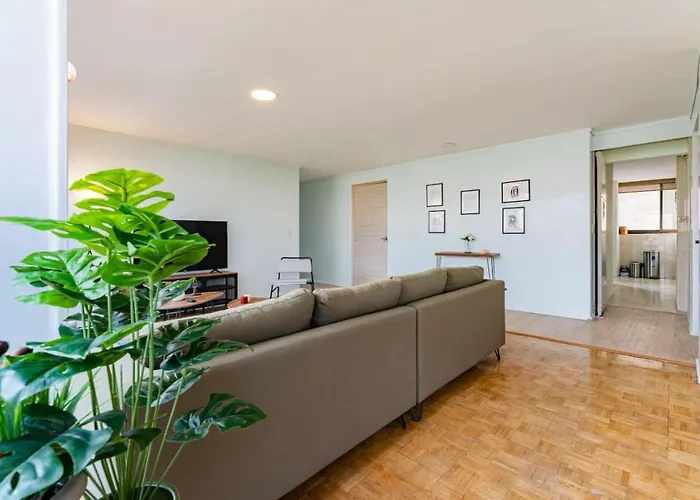Mid-century Gem Prime Location Near Dining & Shops *