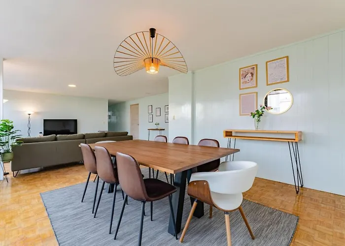 Mid-century Gem Prime Location Near Dining & Shops Apartamento